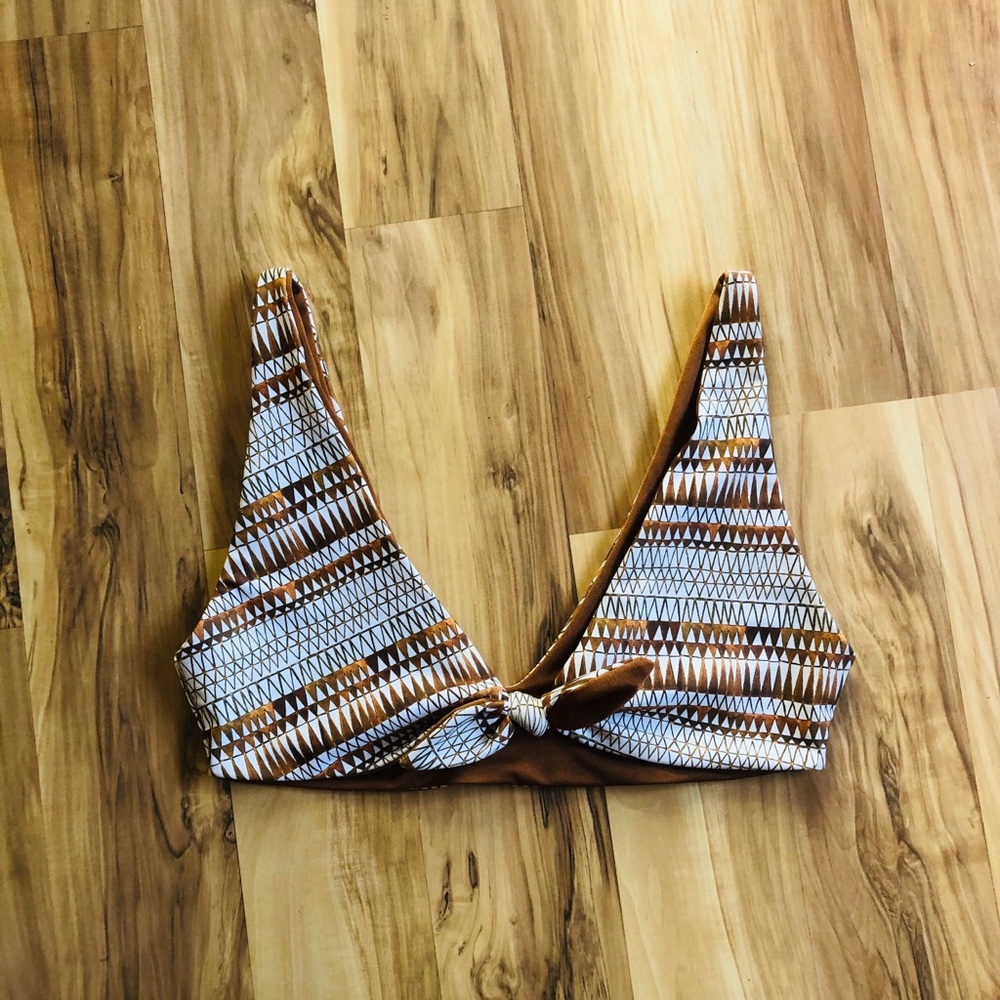 Flor de Olas Reversible Bikini Top Aztec Print